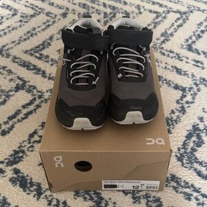 On Running Kids Boots - Black and Gray